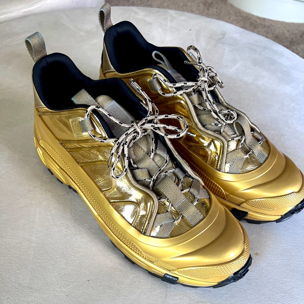 Burberry Sneakers Gold